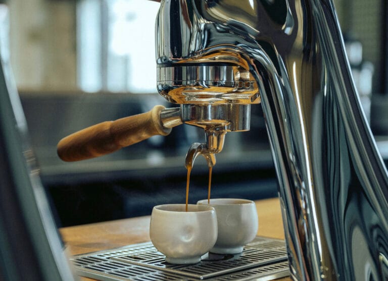 Extraction d’un espresso pendant une formation barista